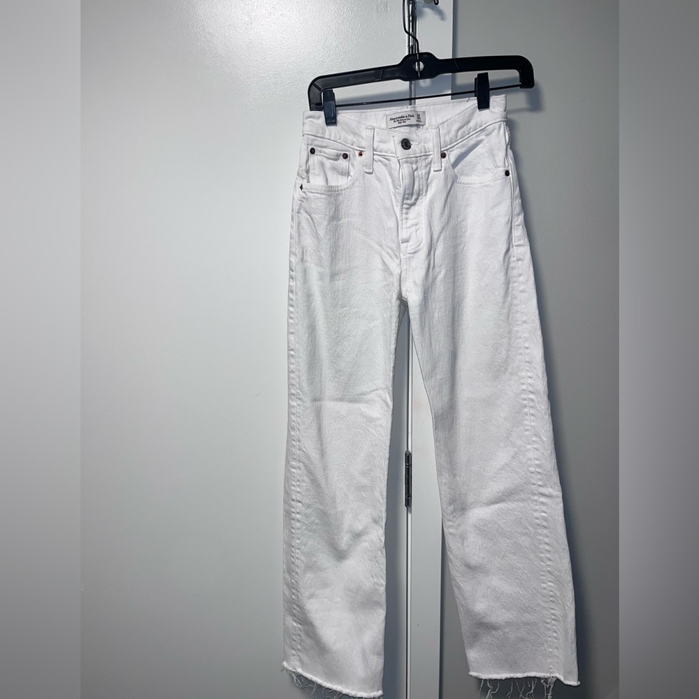 Abercrombie & Fitch- The 90s Relaxed Jean (White)